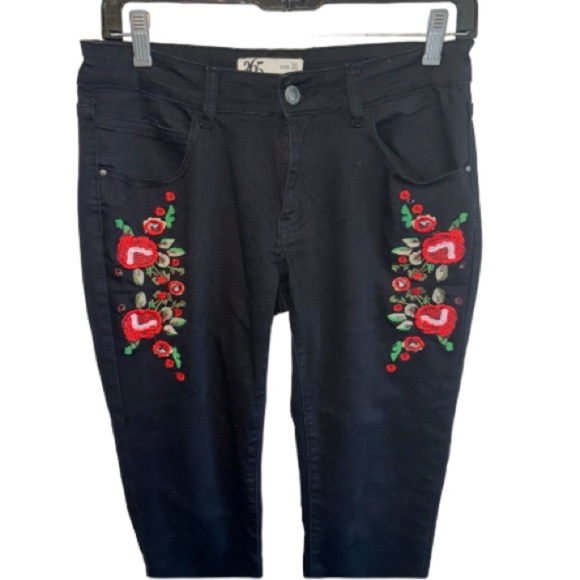 365 Denim Skinny Stretch Fit Black Floral Embroidered Roses Sz 30-11/12 - Picture 3 of 9